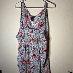 Torrid sleeveless button front blouse size 4